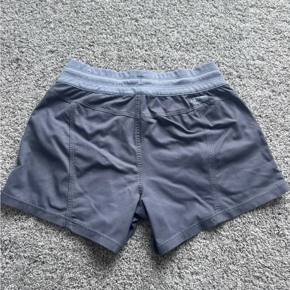 The North Face Women’s Medium Athletic Shorts Gray Active Hiking Gorpcore - Picture 9 of 13